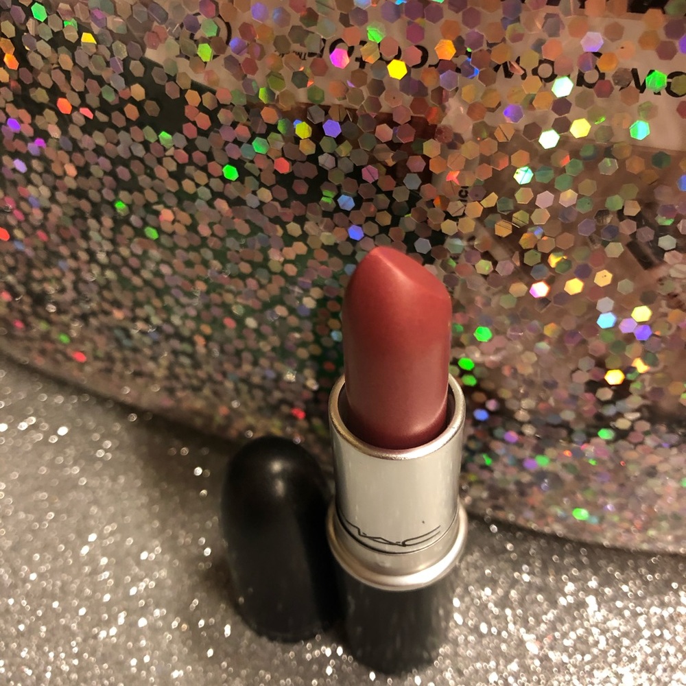 BNIB! MAC Frost Lipstick 💄 in Creme de la Femme - Picture 2 of 6